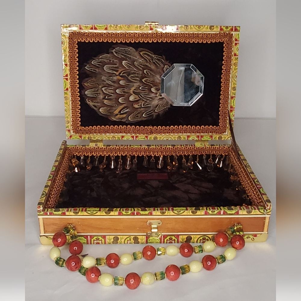 Bags To Di For-Miami-Wooden Cigar Box From Honduras with Colorful Beaded Handle - Picture 6 of 16